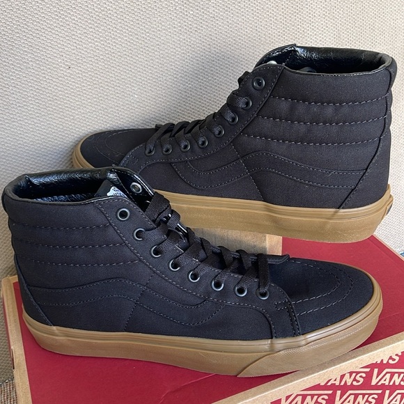 Vans WMNS Sk8-Hi Reissue (Canvas Gum) Black/Lghtgm
VN0A2XSBL0D
Sneakers - Picture 10 of 16